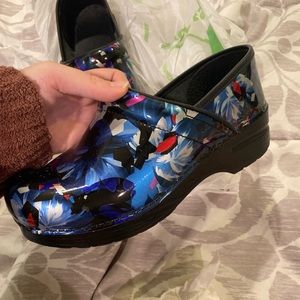 Dansko size 39 (8.5 US) nursing clogs